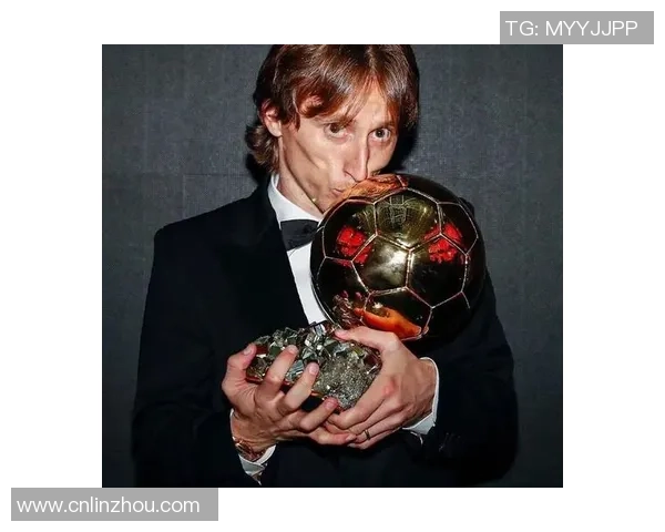 像傻子一样的足球球星如何从困境中逆袭成为世界级传奇