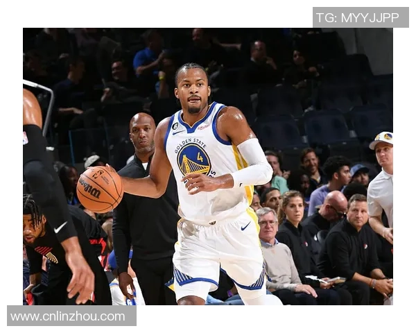 足球场上的力量与速度展现球星肌肉线条背后的训练秘密