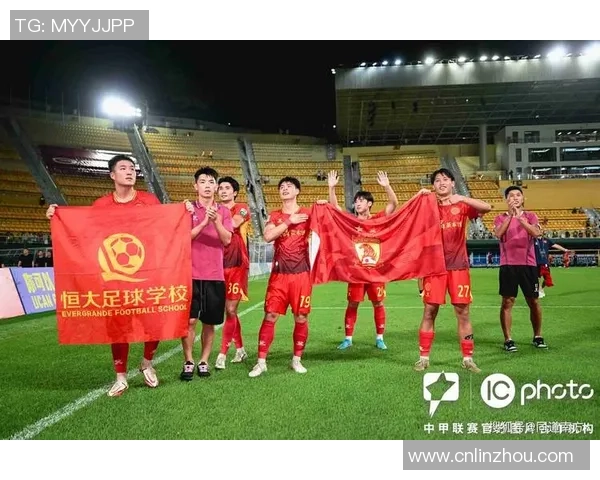 身高优势助力场上表现 踢足球的高个子球星们谁更出色